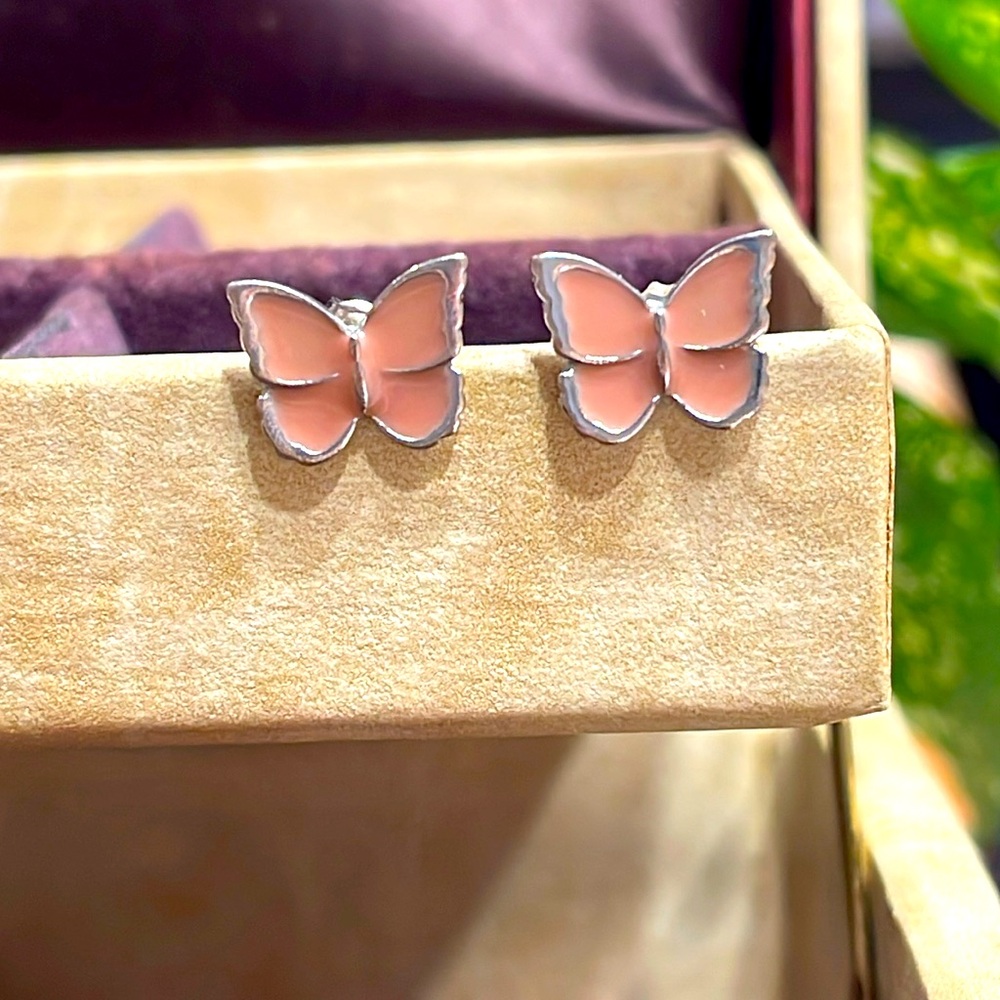 Sweet butterfly earrings 🌺